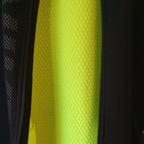 Nike Men's Black Sleeveless Vest - Picture 8 of 9